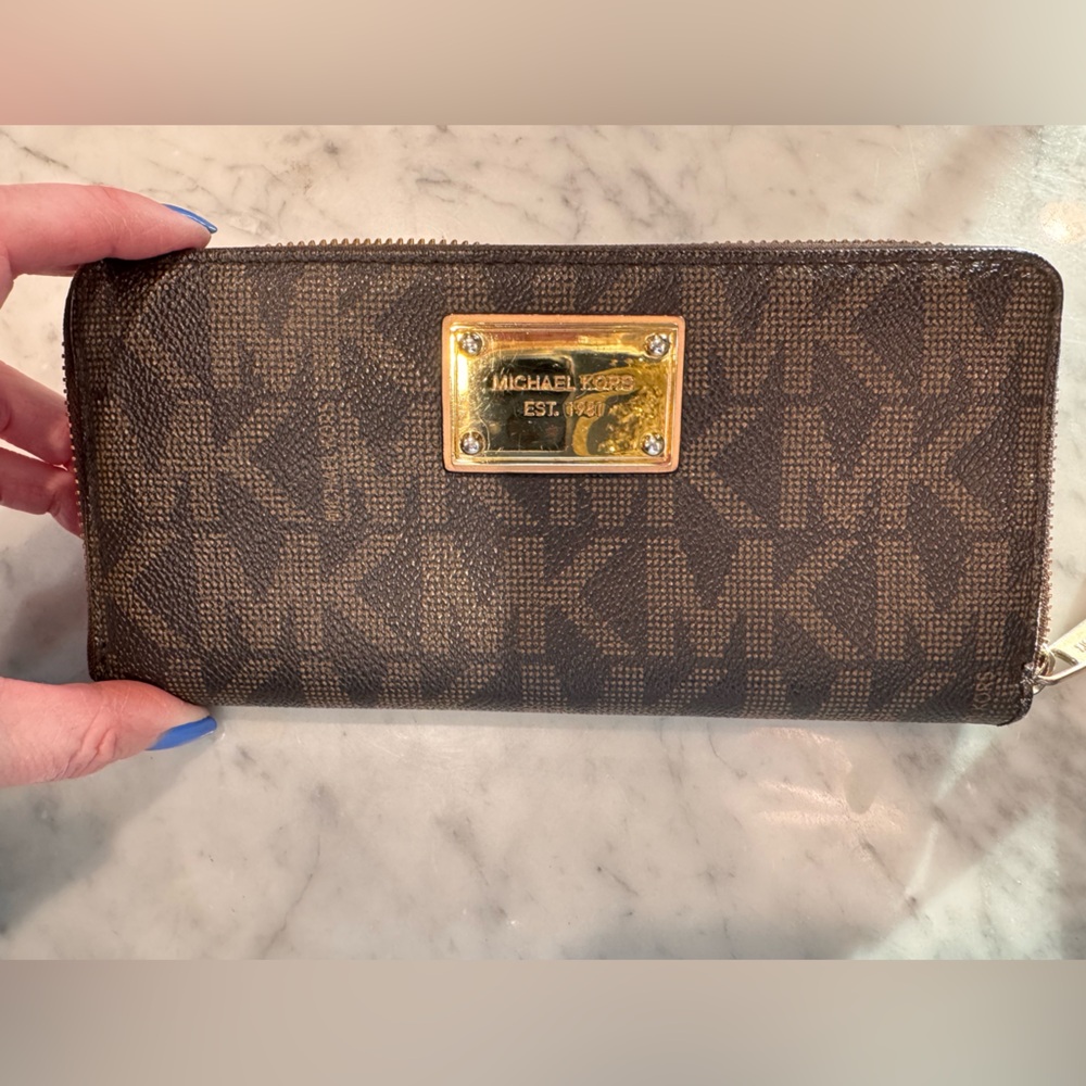 Michael Kors Dark Brown Zip Wallet